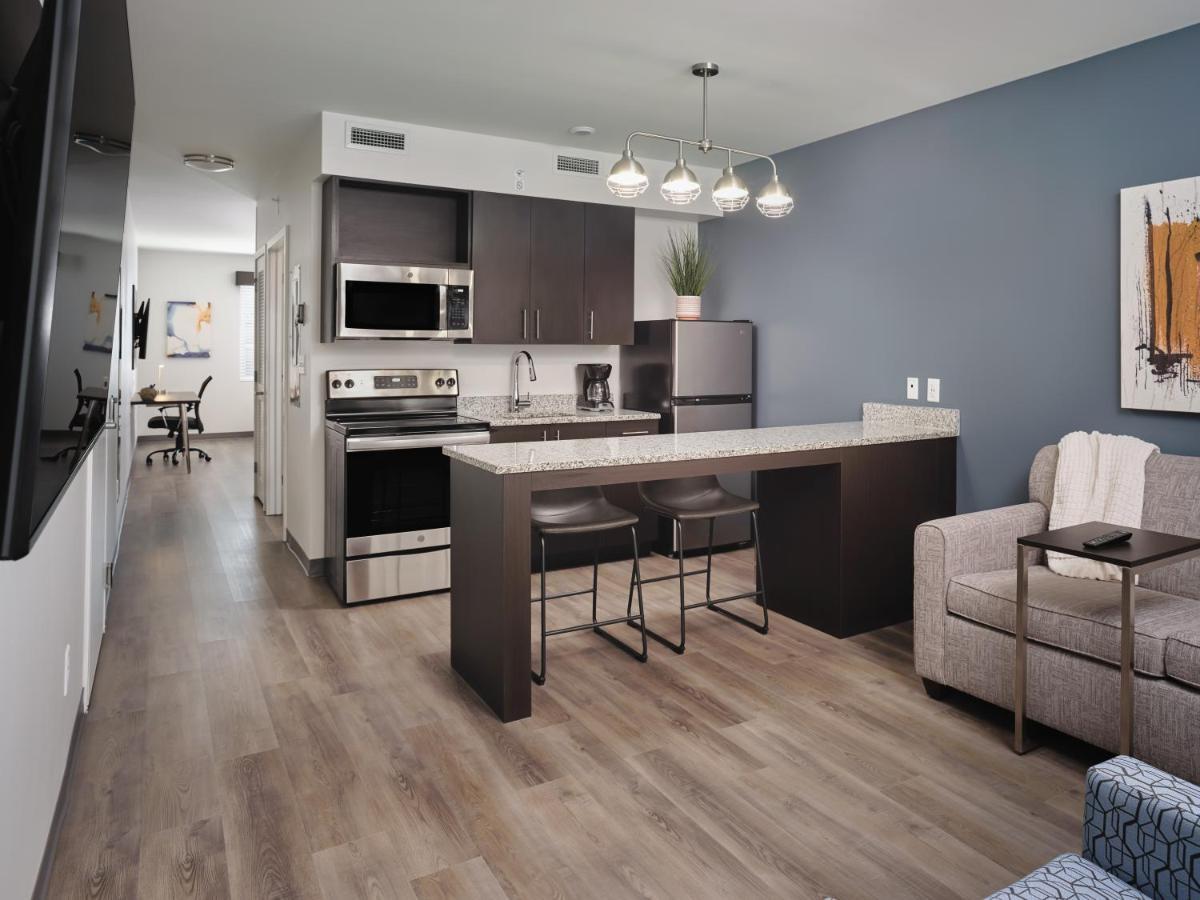 Stayapt Suites San Antonio-Randolph Live Oak Екстер'єр фото