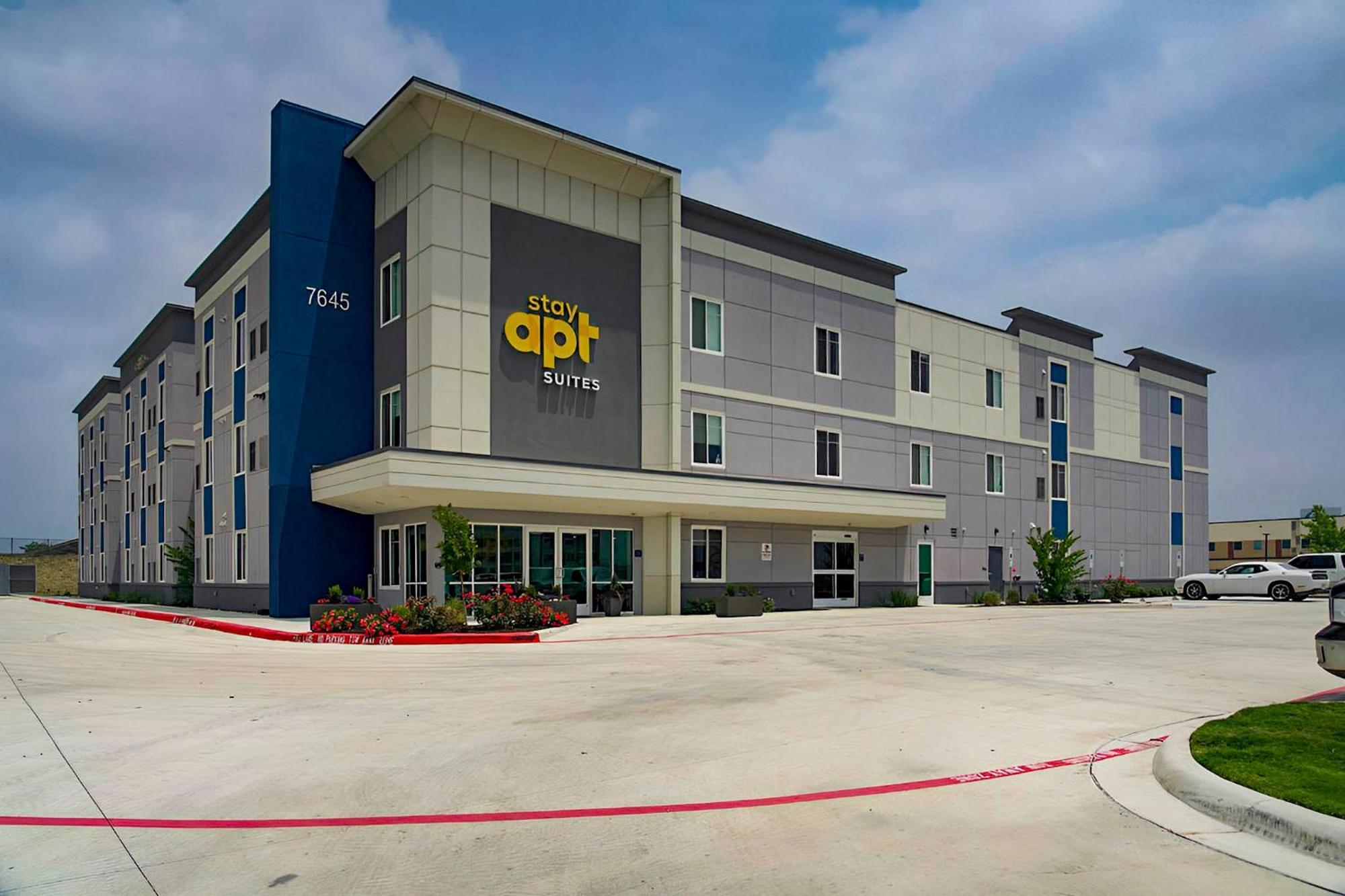 Stayapt Suites San Antonio-Randolph Live Oak Екстер'єр фото